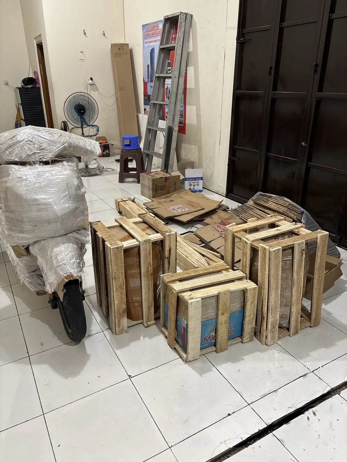 Packing peti kayu untuk barang